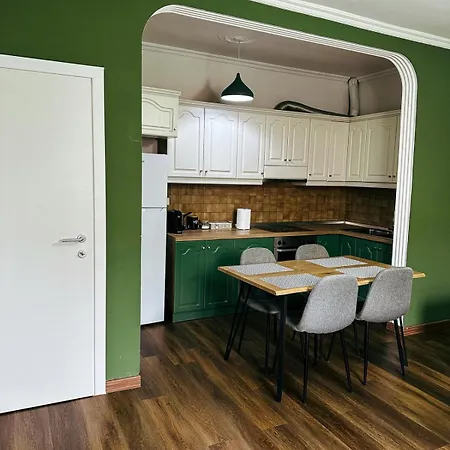 A Designed With Love, Enriched By Our Balcony Garden Appartamento