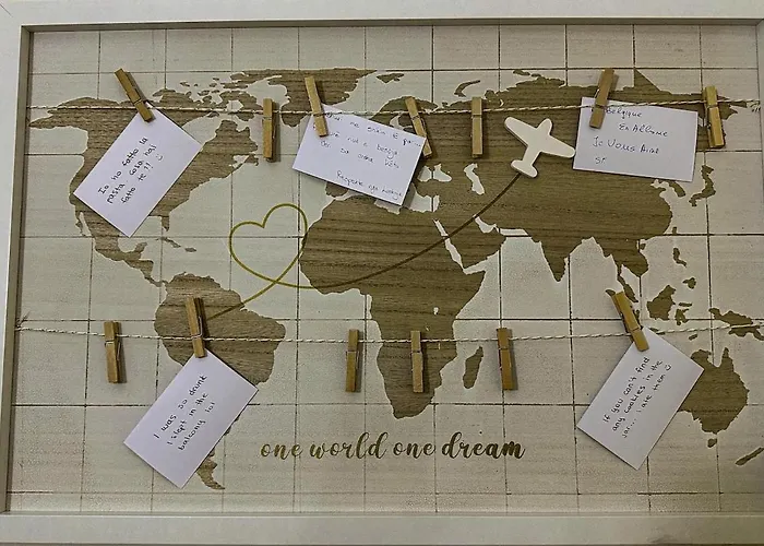 A Designed With Love, Enriched By Our Balcony Garden アパート *